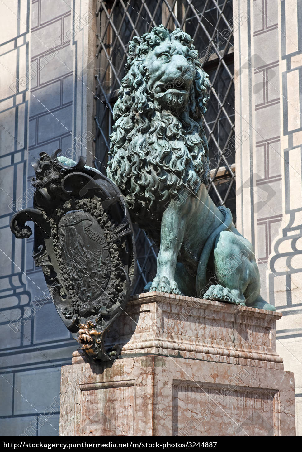 Der Löwe vor der Münchner Residenz Stockfoto 3244887 Bildagentur