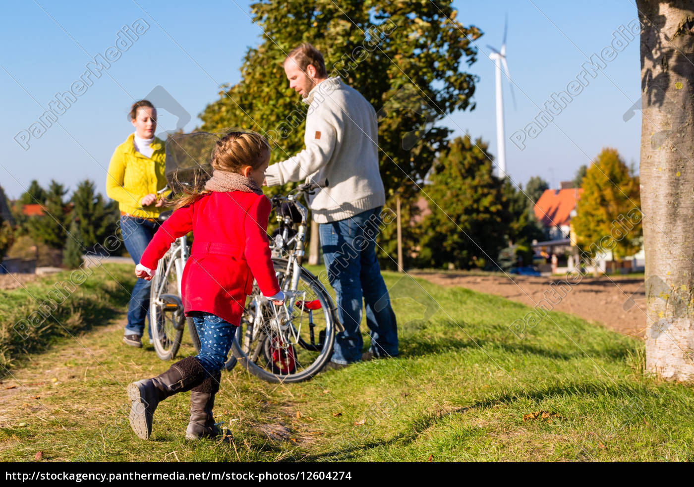 Familie Bei Fahrradtour Im Park Stock Photo 12604274 Bildagentur