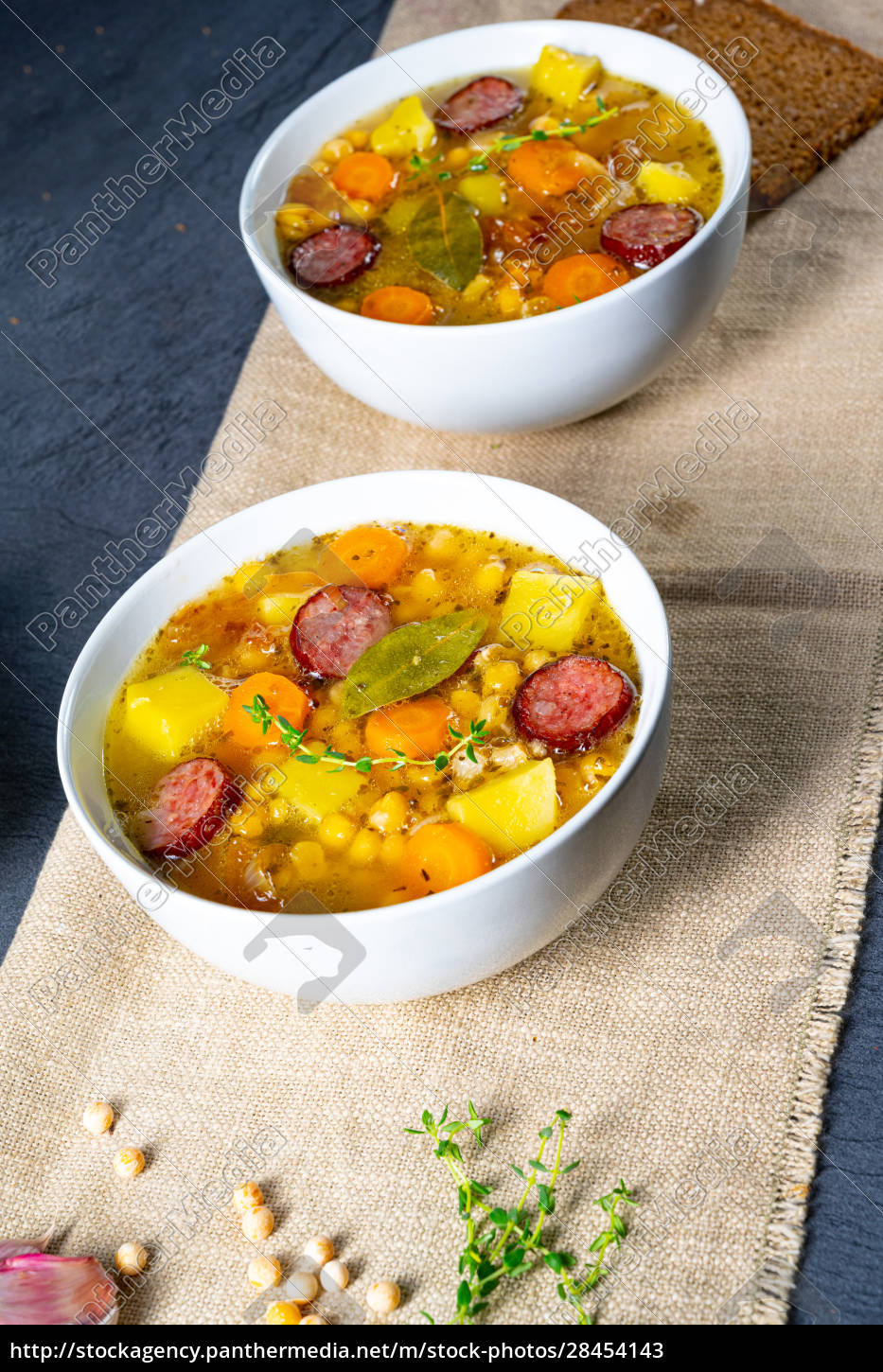 Herzhafte Erbsensuppe Nach Omas Rezept Lizenzfreies Bild