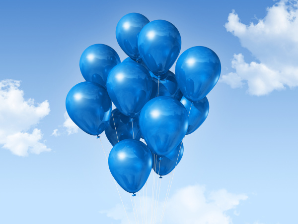 blaue luftballons auf einem blauen himmel