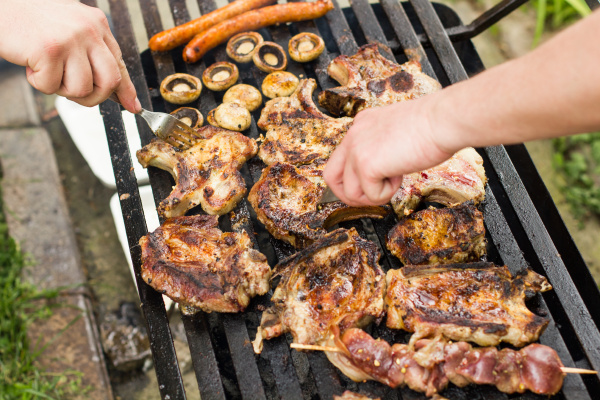 gegrilltes fleisch grill