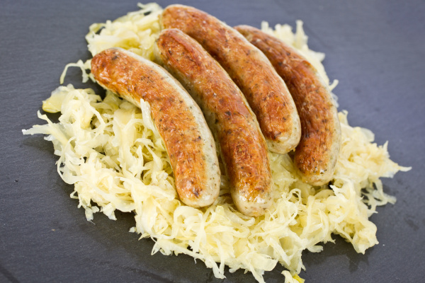 Bratwürste mit Sauerkraut - Stockfoto #18416142 | Bildagentur PantherMedia