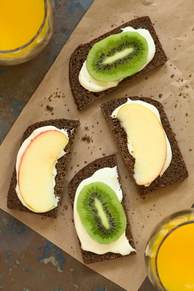 frischkäse apfel und kiwi sandwiches - Stockfoto #18970269 ...