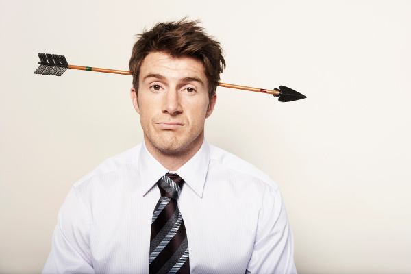 Geschäftsmann mit Pfeil durch Kopf - Stock Photo - #19531274