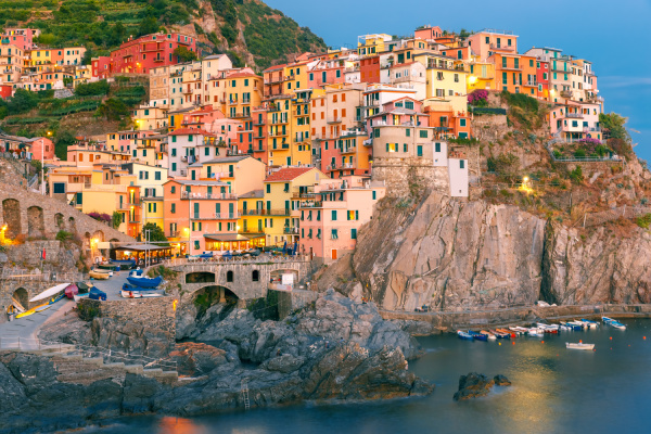 manarola am abend cinque terre ligurien