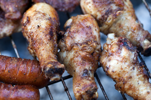 grillen mit leckerem grillfleisch auf dem