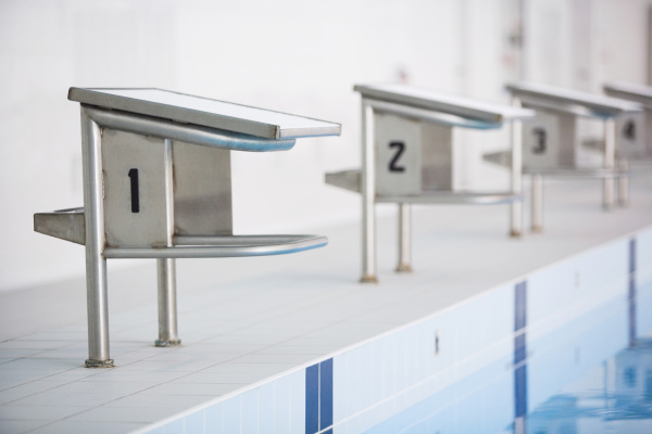 startbloecke im schwimmstadion