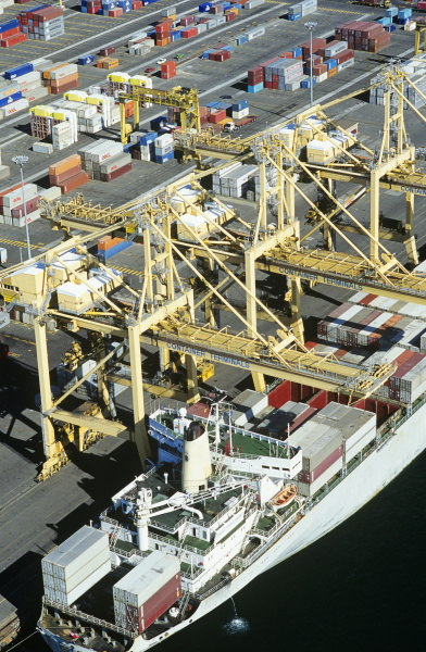 luftaufnahme containerschiff im dock sydney australien