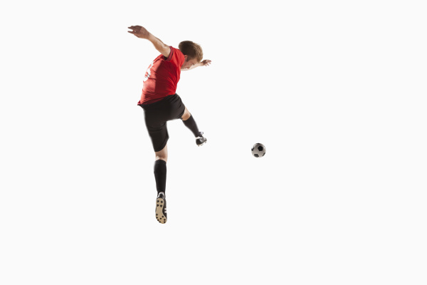 athlet kicking fussball
