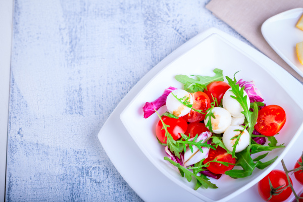 salat mit mozzarella - Lizenzfreies Bild #22705067 | Bildagentur ...