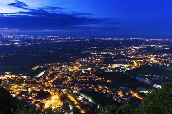 stadtbild in der nacht