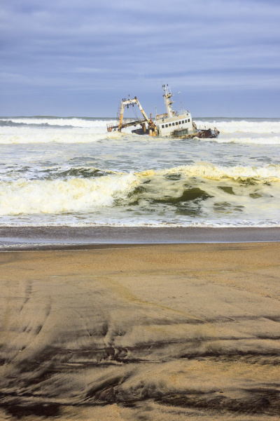 schiffswrack bei henties bay