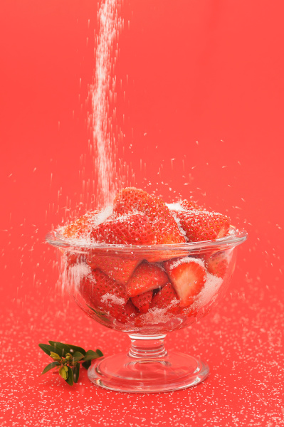 frische erdbeeren mit zucker