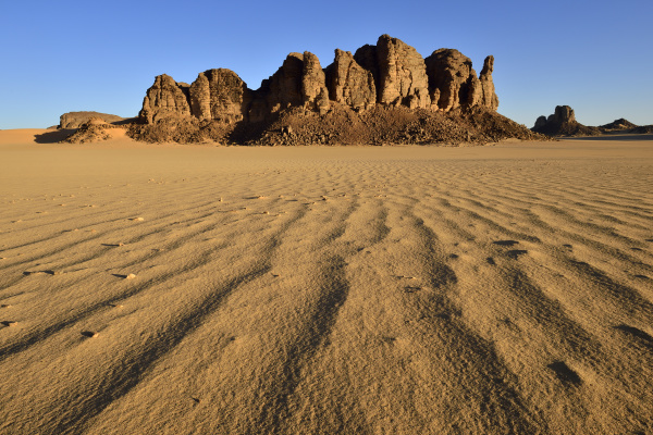 sanddunes and rock towers in tiou