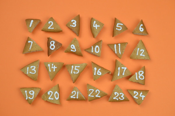 24 advent cookies mit zahlen auf