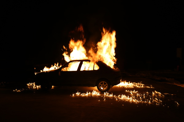 brennendes auto
