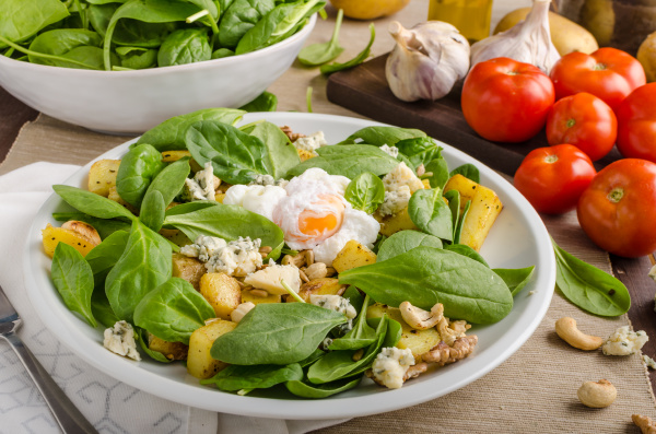 Spinatsalat mit Ei Benedikt - Lizenzfreies Bild #27140803 | Bildagentur ...