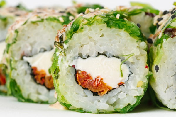 sushi mit algen und frischkaese