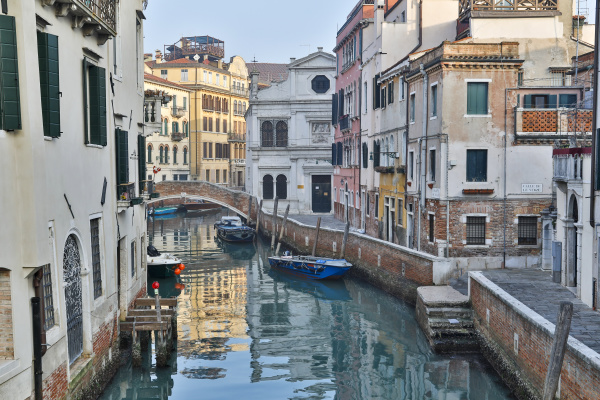 venedig italien kanal und bruecke