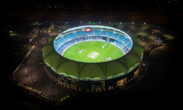 luftaufnahme des internationalen cricket stadions waehrend