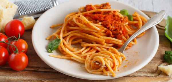 Spaghetti-Nudeln mit Bolognesesauce - Lizenzfreies Bild #27771293 ...