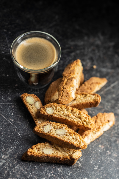 Süße italienische Cantuccini-Kekse. Mandeln Kekse. - Stock Photo ...