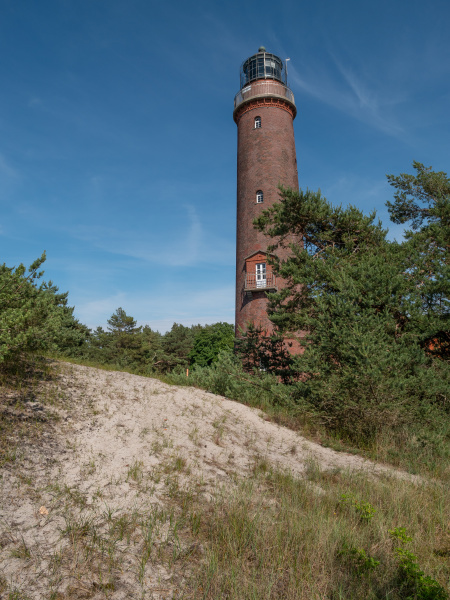 leuchtturm am strand des baltischen meeres