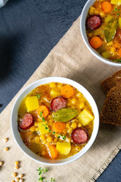 Herzhafte Erbsensuppe nach dem Oma-Rezept - Lizenzfreies Foto ...