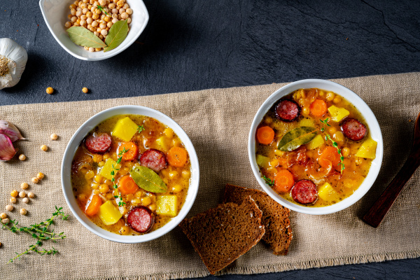 Herzhafte Erbsensuppe nach dem Oma-Rezept - Lizenzfreies Foto ...