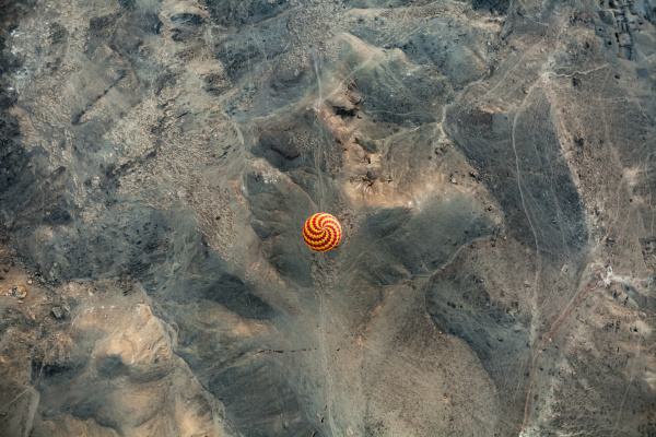 heissluftballon aus der vogelperspektive luxor