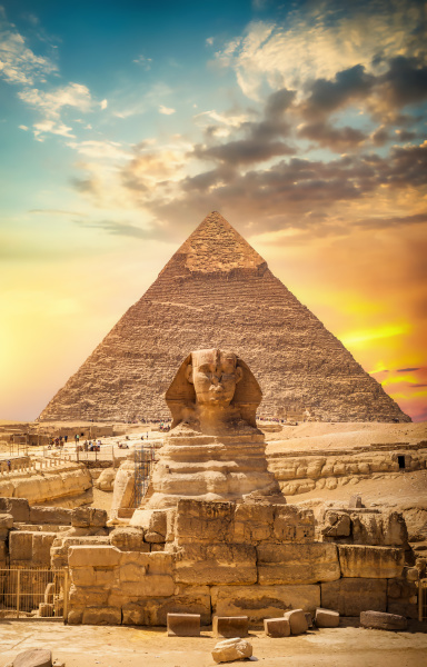 grosse sphinx und pyramide