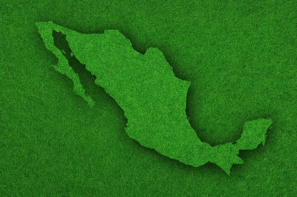 karte von mexiko auf gruenem filz