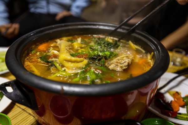 vietnamesischer hot pot und suppe