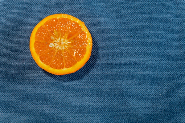 frisch geschnittene orange
