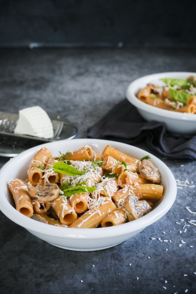 Rigatoni mit Sahne und Champignons - Lizenzfreies Foto #29884480 ...