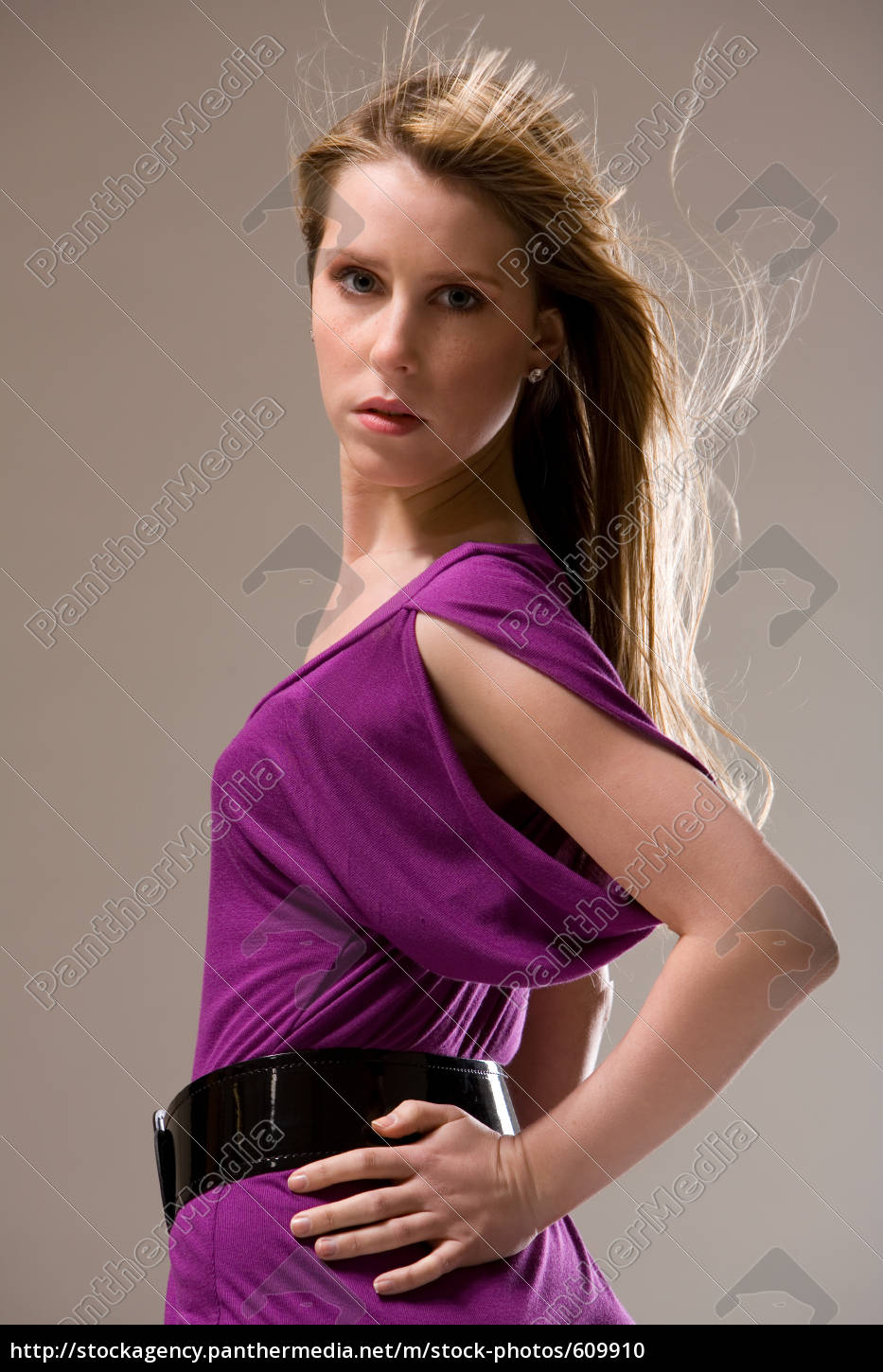 Junge Frau Mit Mode Der Achtziger Ii Stock Photo Bildagentur Panthermedia