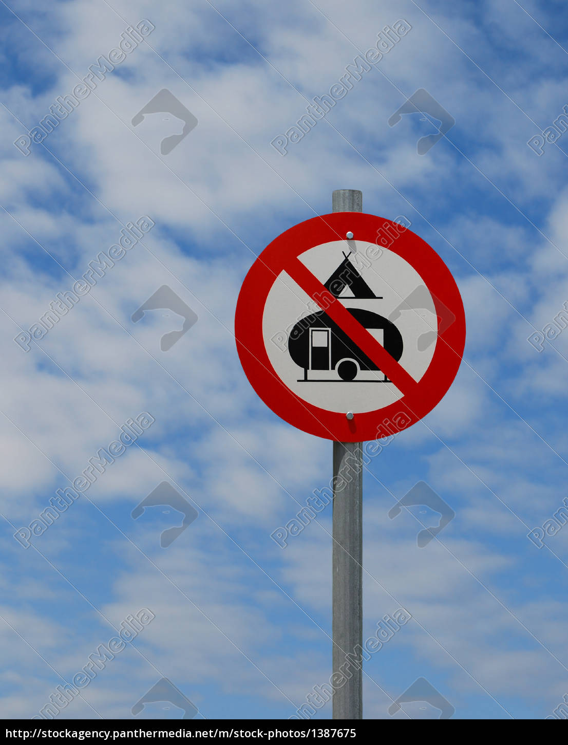 Verkehrsschild, Schild, Tafel, Schild, Verbot, Camping verboten, Mast,  Klammer Stockfotografie - Alamy