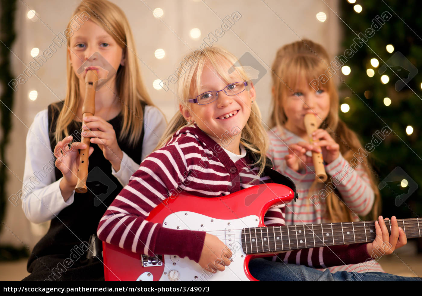 Kinder Musizieren An Weihnachten Stockfoto Bildagentur Panthermedia