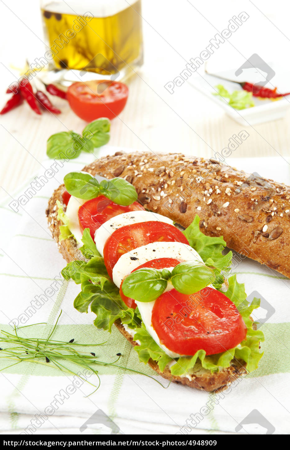 tomaten mozzarella baguette. - Lizenzfreies Bild - #4948909 ...