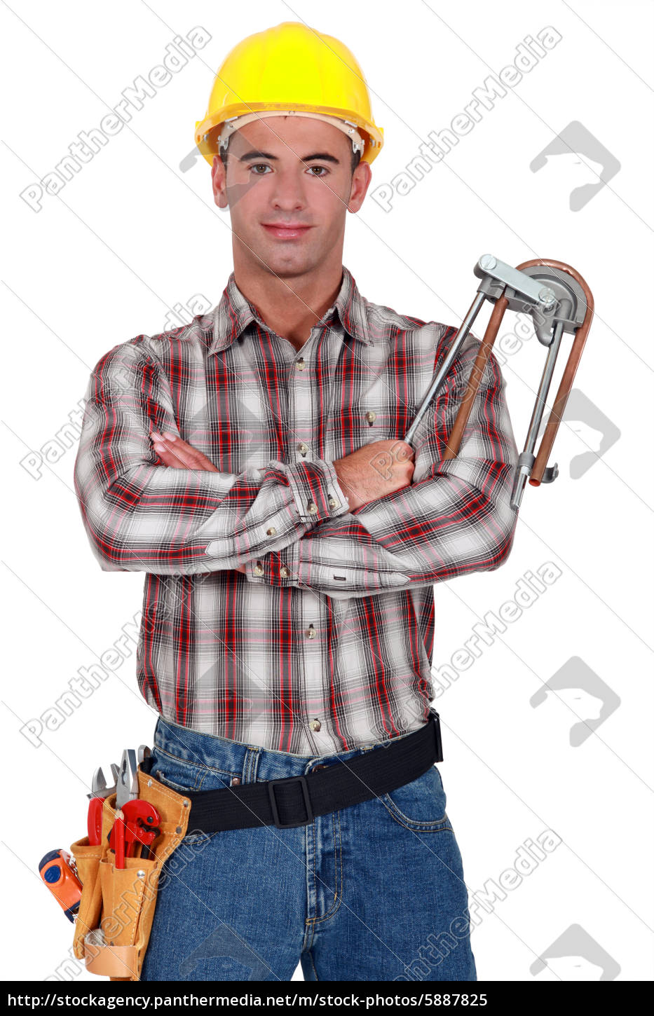 ein klempner mit den armen überschlug sich. Lizenzfreies Bild 5887825 Bildagentur