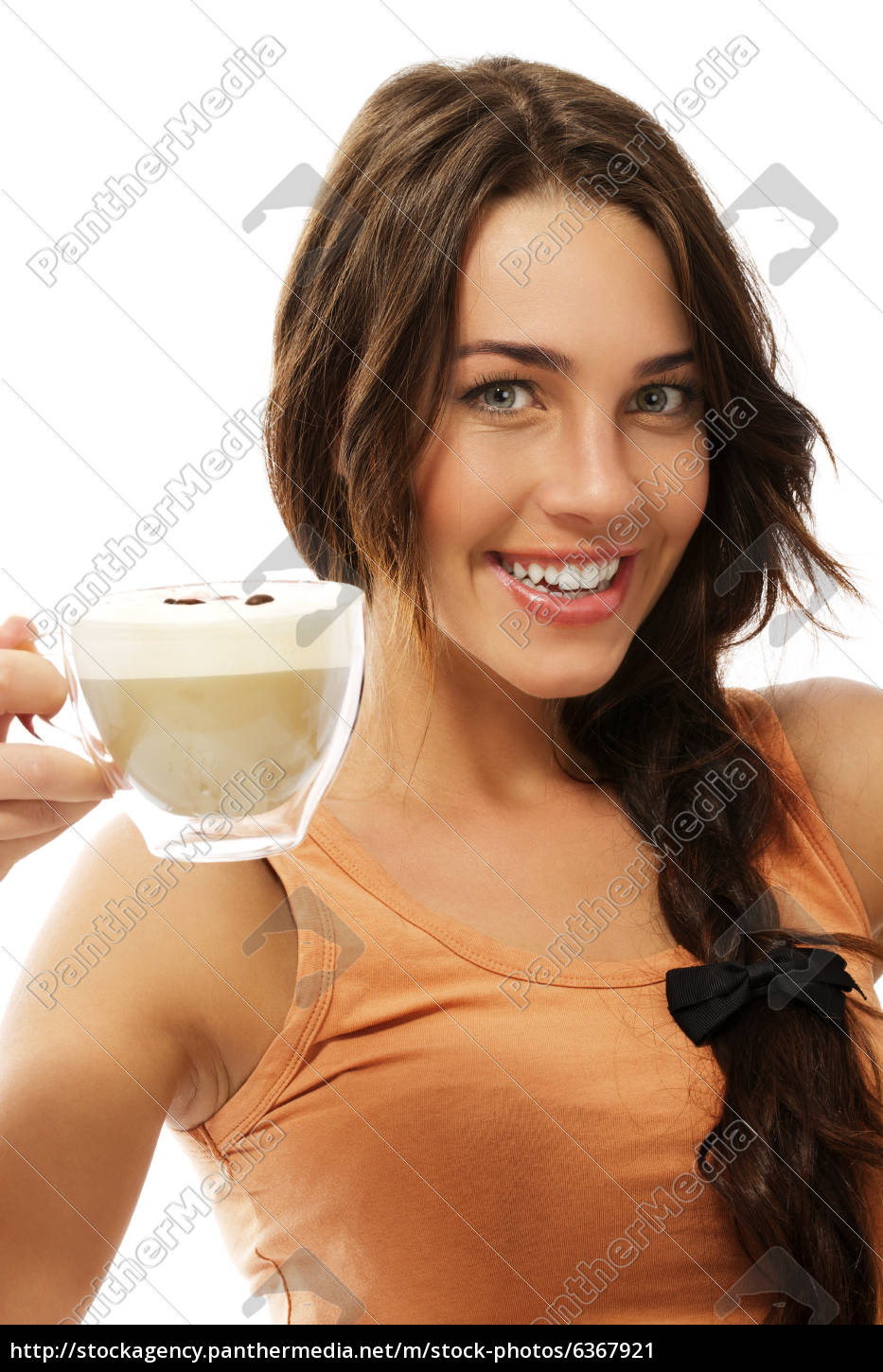 Frohliche Frau Mit Einer Tasse Cappuccino Kaffee Lizenzfreies Bild Bildagentur Panthermedia