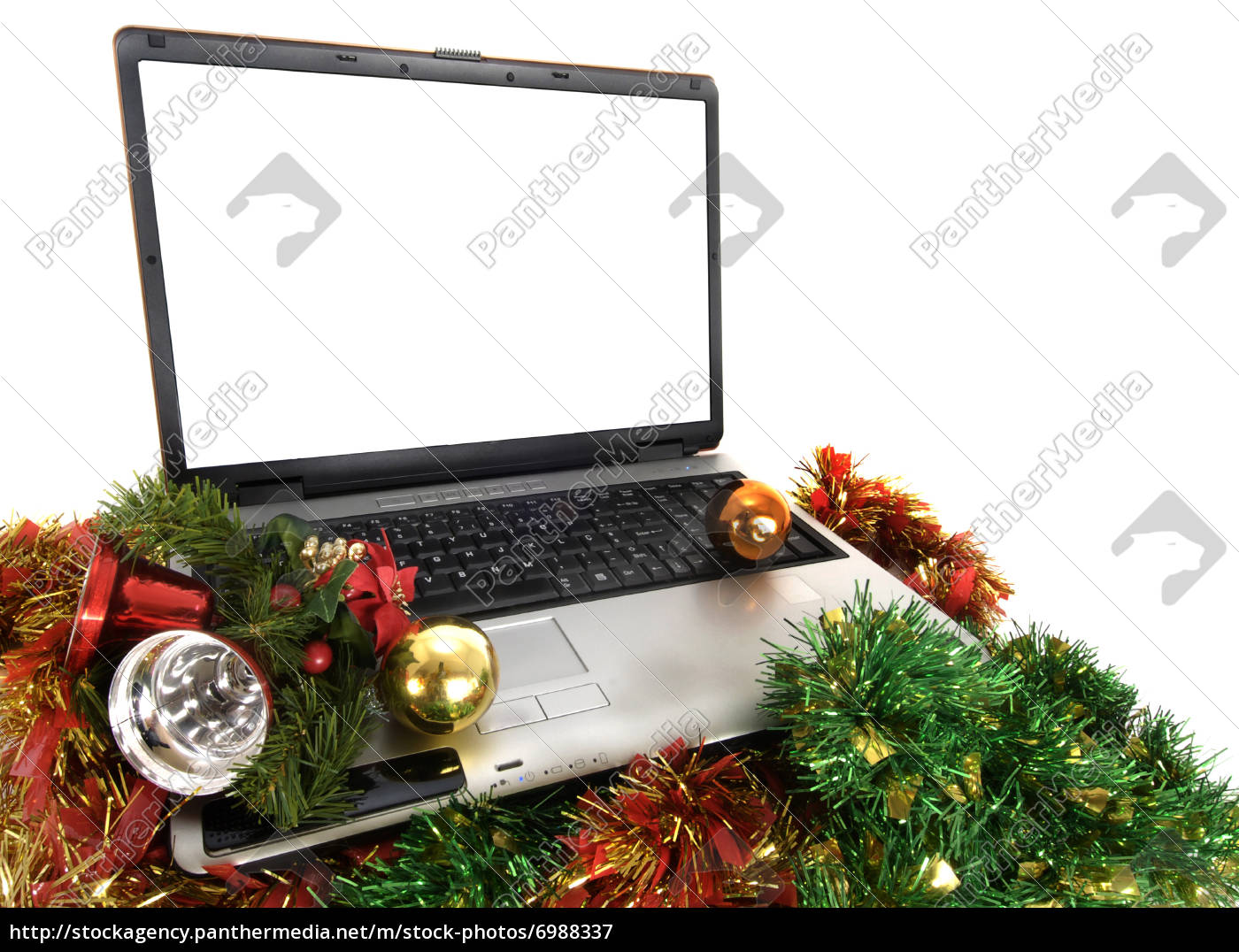 laptop in weihnachtszeit isoliert vor einem weißen - Lizenzfreies Bild