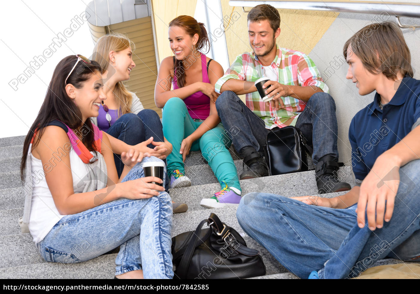 Schüler Lachen In Der Pause Auf Schultreppe Stockfoto 7842585 Bildagentur Panthermedia