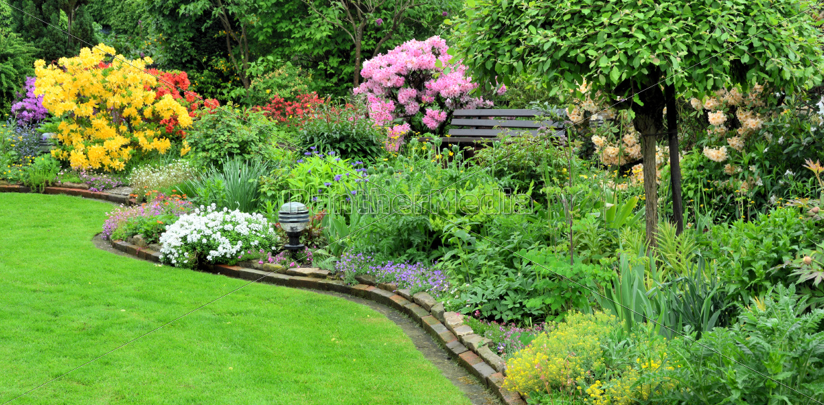 Gartenanlage im Frühling Lizenzfreies Foto 9416248