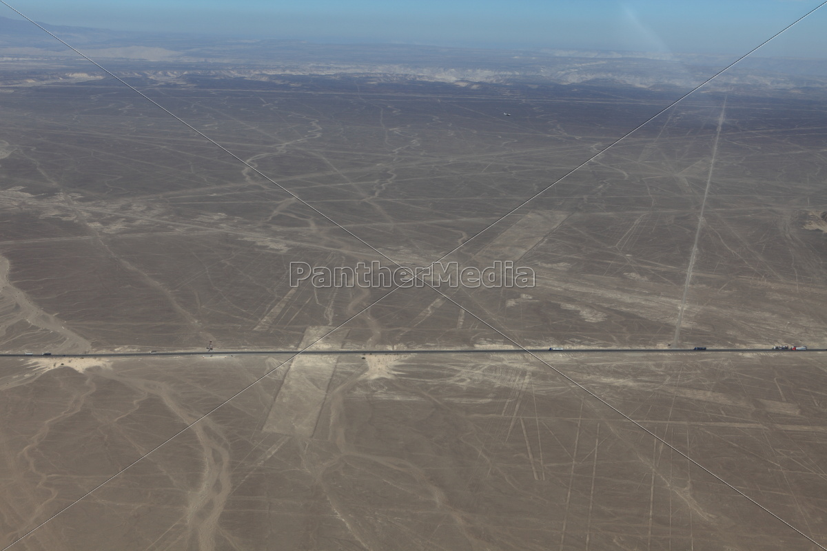 Die Wustenlandschaft Von Nasca In Peru Lizenzfreies Bild Bildagentur Panthermedia