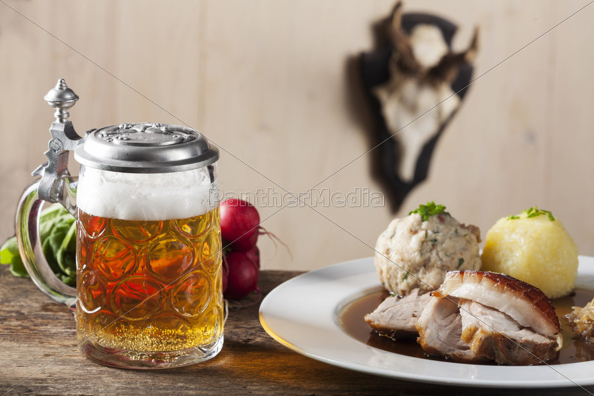 Bayerischer Schweinebraten mit Bier - Lizenzfreies Bild - #10506701 |  Bildagentur PantherMedia