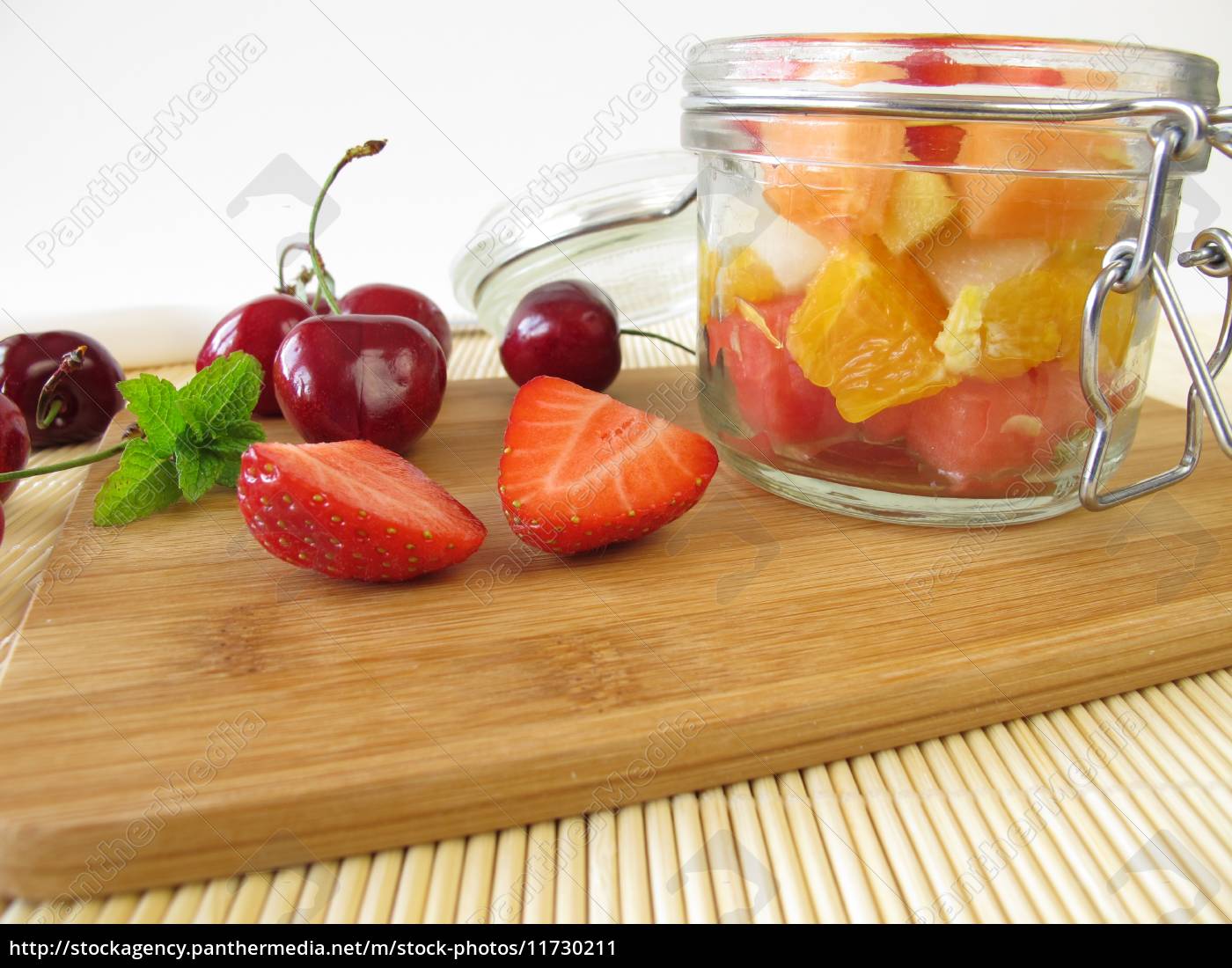 Obstsalat Im Glas Zum Mitnehmen Lizenzfreies Bild Bildagentur Panthermedia