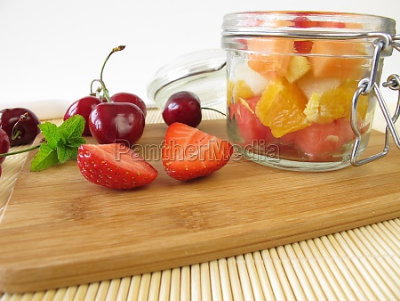 Obstsalat Im Glas Zum Mitnehmen Lizenzfreies Bild Bildagentur Panthermedia