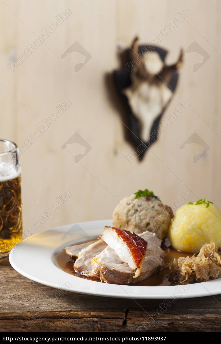 Bayerische Schweinebraten mit Bier - Lizenzfreies Bild - #11893937 ...