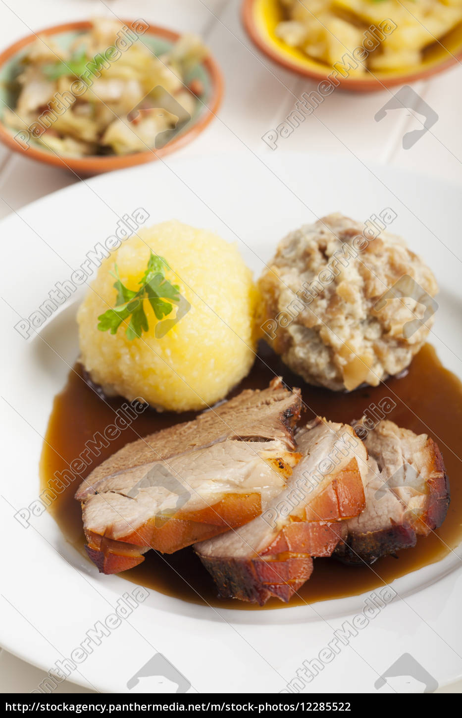 Bayerische gebratenes Schweinefleisch und Bier - Stockfoto - #12285522 ...